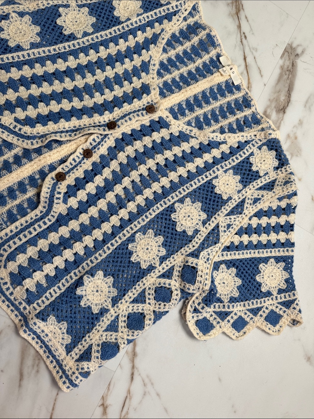 G&D Crochet Short Sleeve Cardigan Sz L Open Knit Resortwear Boho Blue White